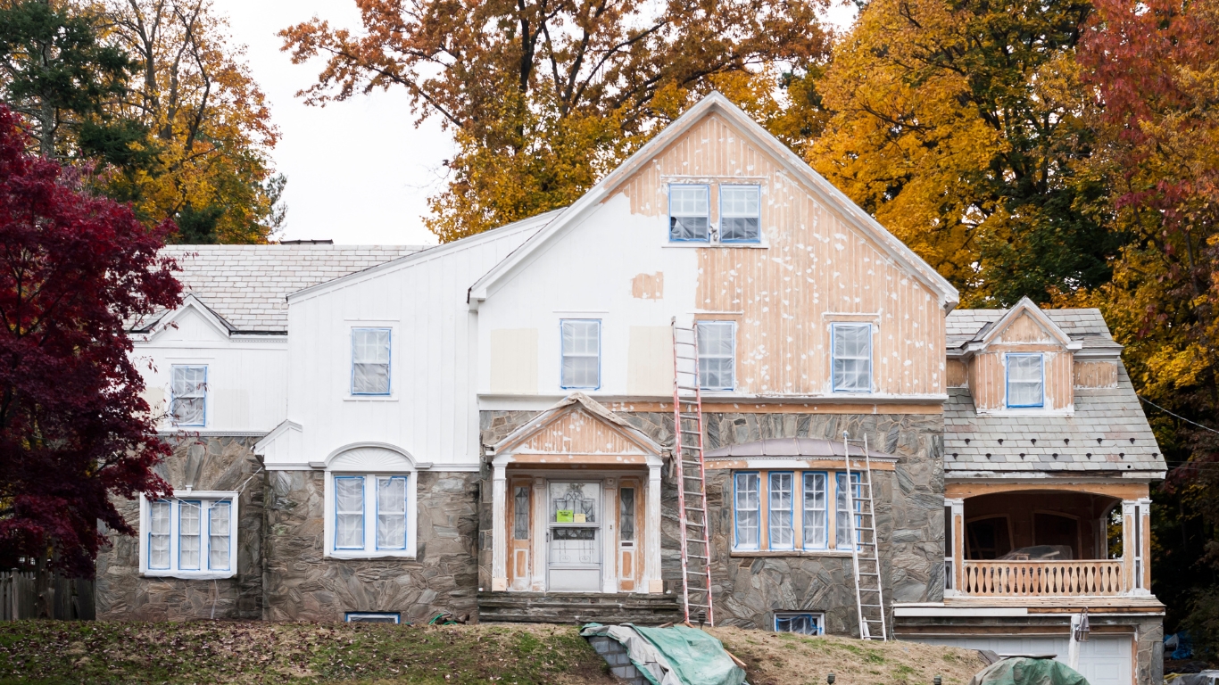 Why Fall is One of the Best Times to Paint the Exterior of Your Home